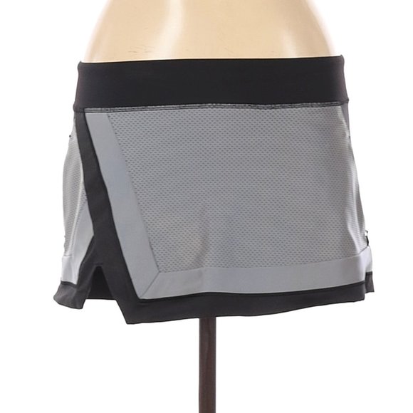 Lululemon Light It Up *Reflective* Skirt black sz 8  Perfect - Picture 2 of 7